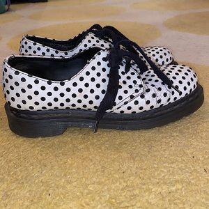 DR. MARTENS The Original blk/white polka dot shoe